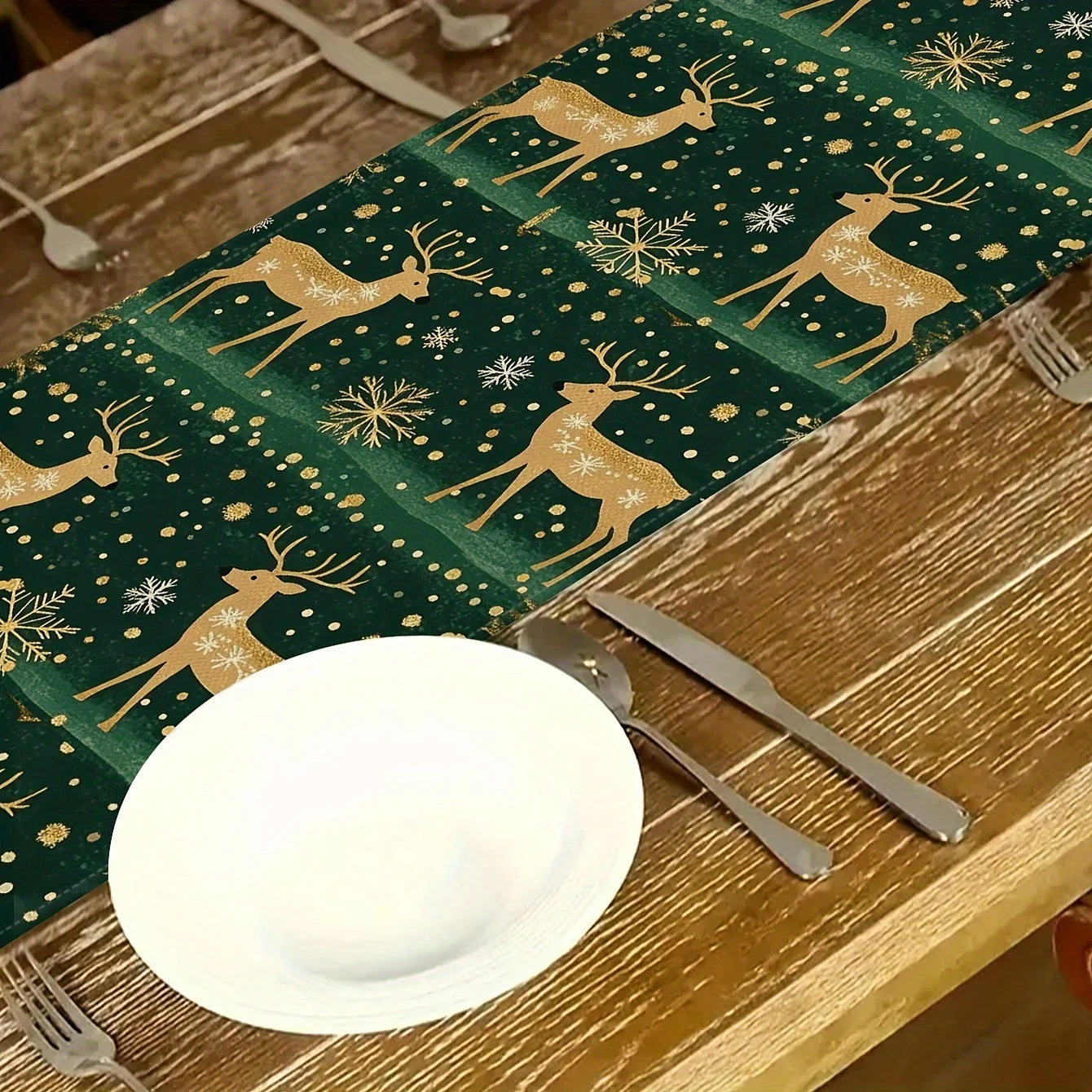 CHRISTMAS GREEN REINDEER PATTERN 1pc Polyester Table Runer